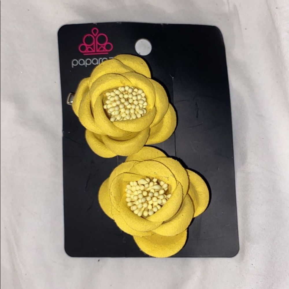 Women’s Yellow Flower Clips